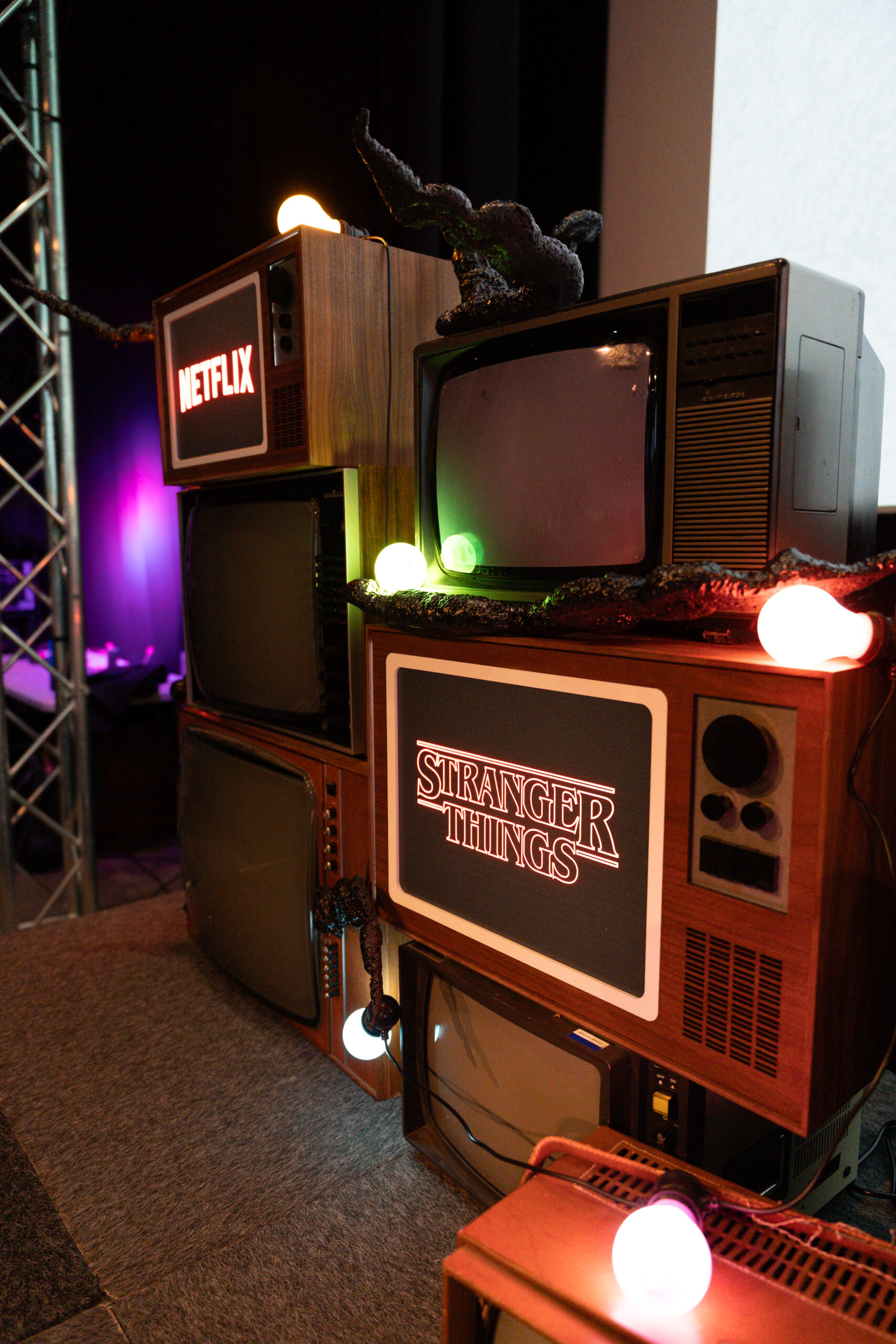 NETFLIX_-40